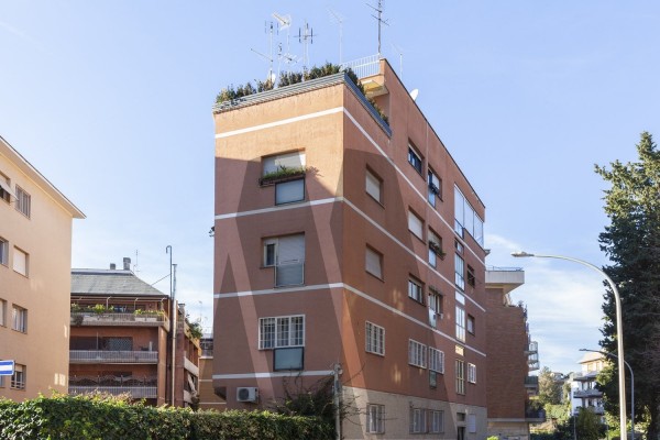 Belsito Via L. Calvo Attico ristrutturato